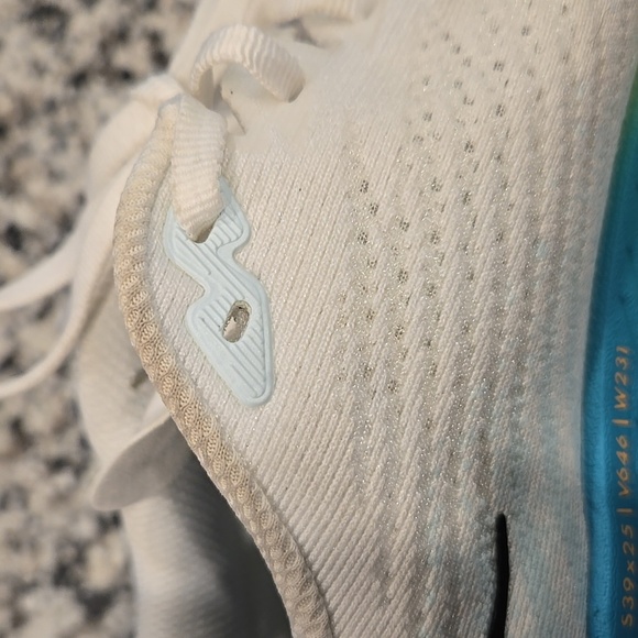 HOKA ONE ONE. MACH 5. WHITE AND BLUE GLASS SNEAKERS. SIZE 9D. - Picture 8 of 16